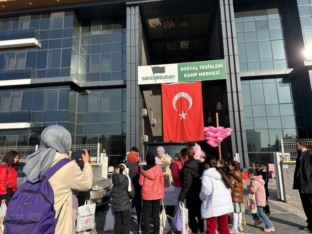 Konya’da şivlilik toplayan çocuklara pamuk şeker sürprizi 1